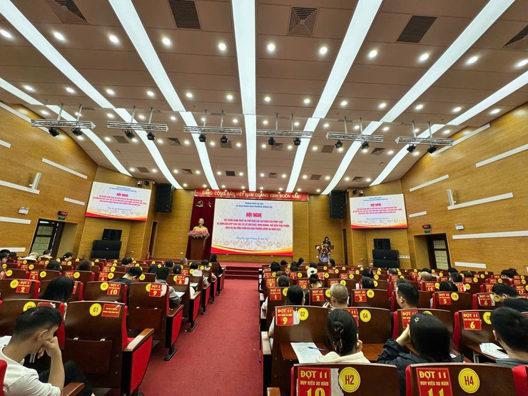 Hội nghị tập huấn công tác quản lý hành nghề y, dược ngoài công lập, các cơ sở thẩm mỹ, spa, chăm sóc sắc đẹp trên địa bàn phường năm 2025- Ảnh 2.