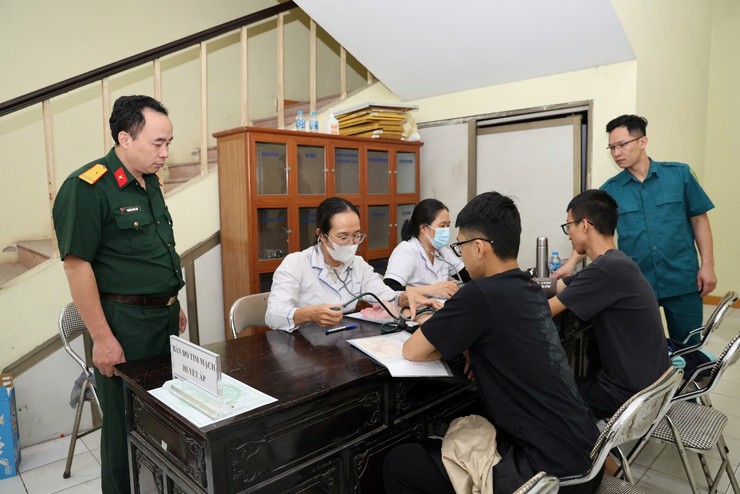 Phường Hoàng Liệt tổ chức khám sơ tuyển nghĩa vụ quân sự năm 2026- Ảnh 2.