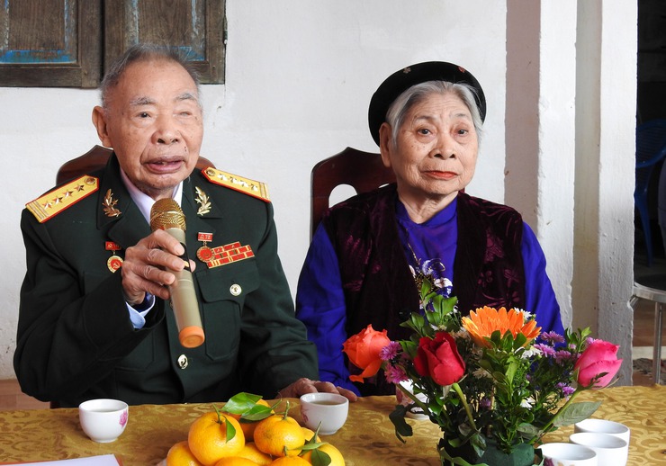 ĐẢNG ỦY XÃ TRUNG GIÃ TRAO TẶNG HUY HIỆU 75 NĂM TUỔI ĐẢNG CHO ĐỒNG CHÍ NGUYỄN ĐỨC PHÚC- Ảnh 3.