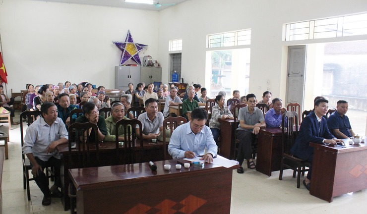 Đồng chí Tống Văn Thái - Ủy viên Ban thường vụ Đảng ủy, Phó chủ tịch thường trực UBND xã dự Ngày hội đại đoàn kết toàn dân tộc tại khu dân cư Thôn Mát- Ảnh 2.