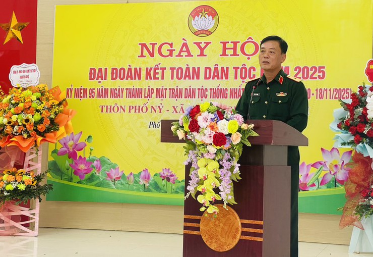 THIẾU TƯỚNG ĐÀO VĂN NHẬN - TƯ LỆNH BỘ TƯ LỆNH THỦ ĐÔ DỰ NGÀY HỘI ĐẠI ĐOÀN KẾT TẠI XÃ TRUNG GIÃ- Ảnh 3.