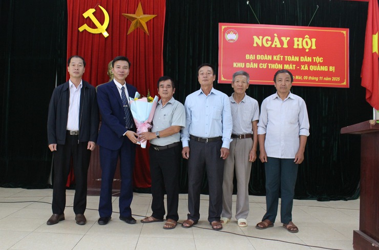 Đồng chí Tống Văn Thái - Ủy viên Ban thường vụ Đảng ủy, Phó chủ tịch thường trực UBND xã dự Ngày hội đại đoàn kết toàn dân tộc tại khu dân cư Thôn Mát- Ảnh 3.