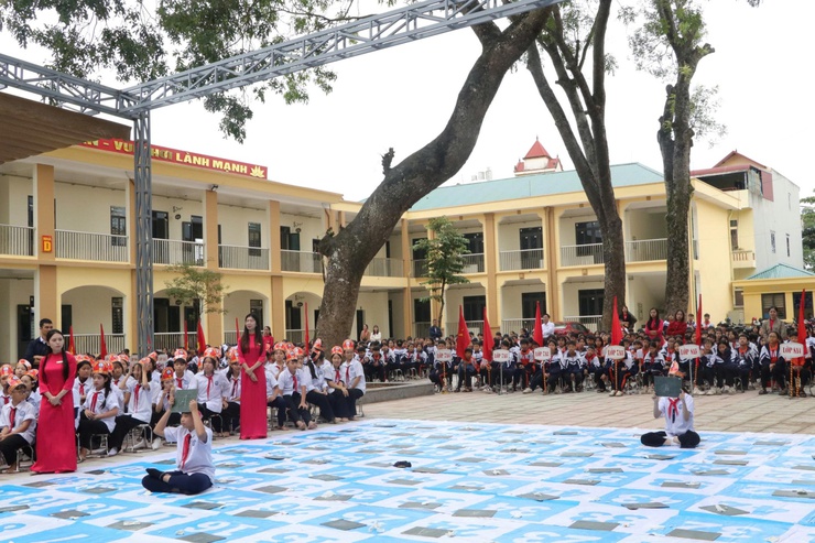 Em Nguyễn Đức Dũng học sinh lớp 7A4 giành vòng nguyệt quế tại Hội thi “Rung chuông vàng” hưởng ứng Ngày Pháp luật Việt Nam(9/11)- Ảnh 2.