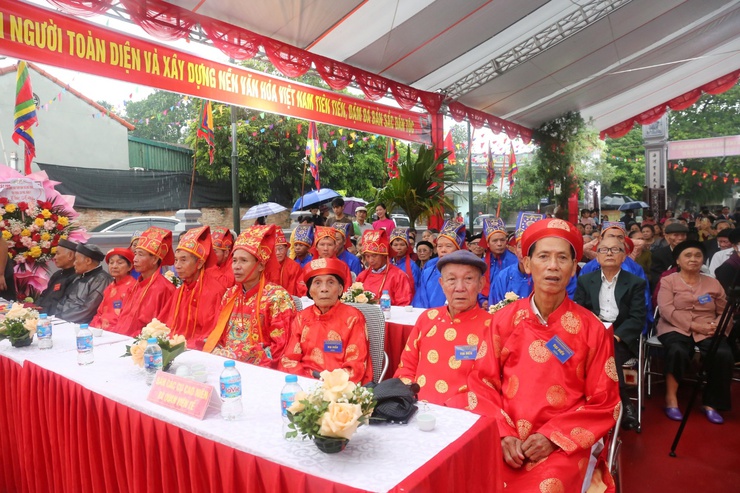 LỄ CẮT BĂNG KHÁNH THÀNH VÀ GẮN BIỂN CÔNG TRÌNH DI TÍCH ĐÌNH BẰNG TẠ: GÌN GIỮ GIÁ TRỊ DI SẢN, PHÁT HUY SỨC MẠNH NHÂN- Ảnh 2.