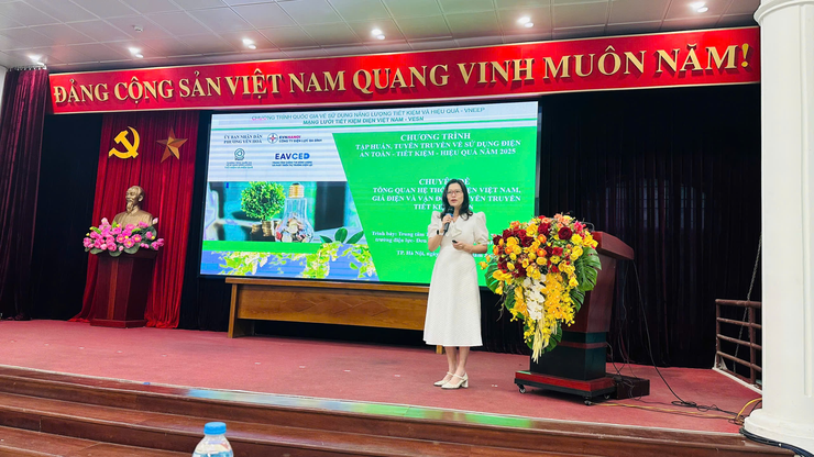 Hội nghị tuyên truyền tập huấn công tác sử dụng điện tiết kiệm, an toàn và hiệu quả trên địa bàn phường Yên Hòa 2025- Ảnh 2.