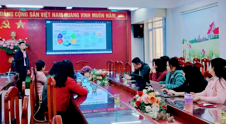 Nâng cao năng lực chuyên môn cho cán bộ quản lý, giáo viên Tin học các trường Tiểu học xã Nam Phù- Ảnh 2.