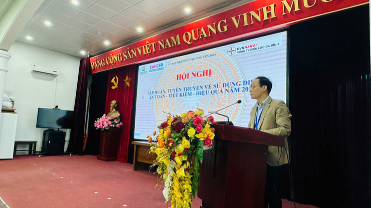 Hội nghị tuyên truyền tập huấn công tác sử dụng điện tiết kiệm, an toàn và hiệu quả trên địa bàn phường Yên Hòa 2025- Ảnh 1.