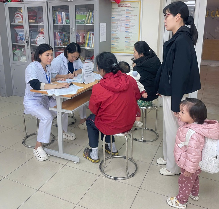 Phường Ô Chợ Dừa tổ chức Chiến dịch bổ sung Vitamin A đợt 2 cho trẻ em trên địa bàn phường- Ảnh 3.