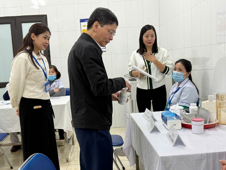 Giám sát công tác triển khai chiến dịch bổ sung Vitamin A đợt II/2025- Ảnh 1.