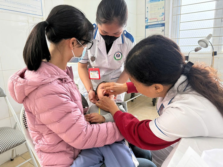 Giám sát công tác triển khai chiến dịch bổ sung Vitamin A đợt II/2025- Ảnh 2.