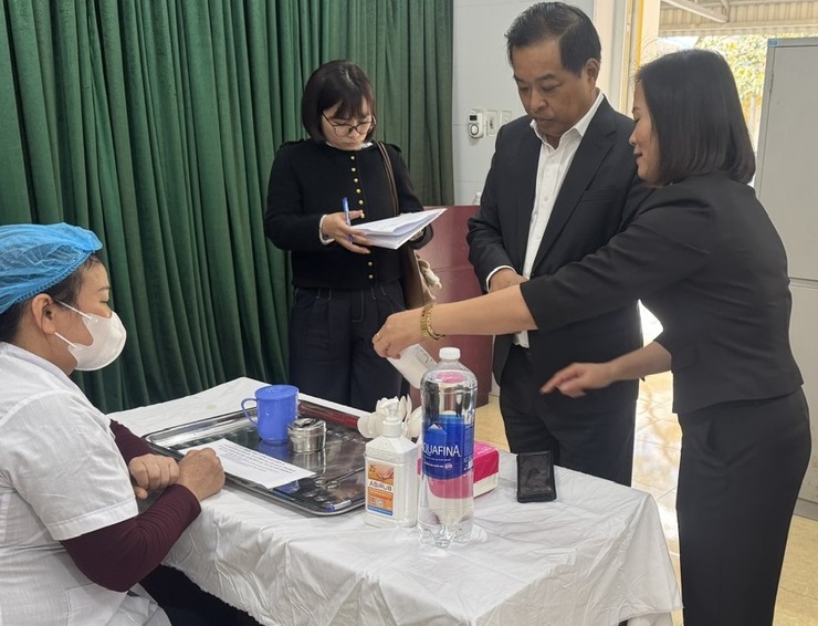 Hà Nội triển khai chiến dịch bổ sung vitamin A đợt 2 cho trẻ từ 6 tháng tuổi đến dưới 36 tháng tuổi- Ảnh 3.