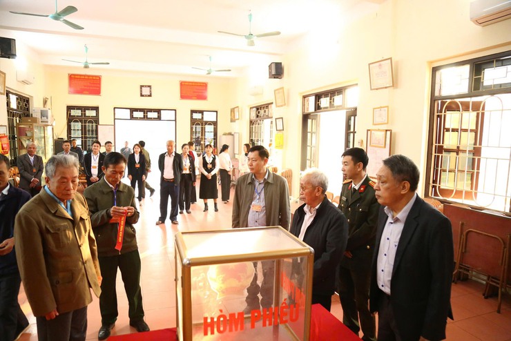 34/38 thôn thuộc xã Chương Dương đồng loạt tổ chức cuộc bầu cử trưởng thôn nhiệm kỳ 2025-2028- Ảnh 2.