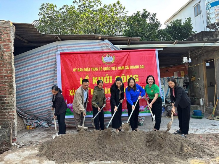 Xã Thanh Oai: Khởi công xây dựng Nhà Đại đoàn kết cho người dân có hoàn cảnh khó khăn- Ảnh 4.
