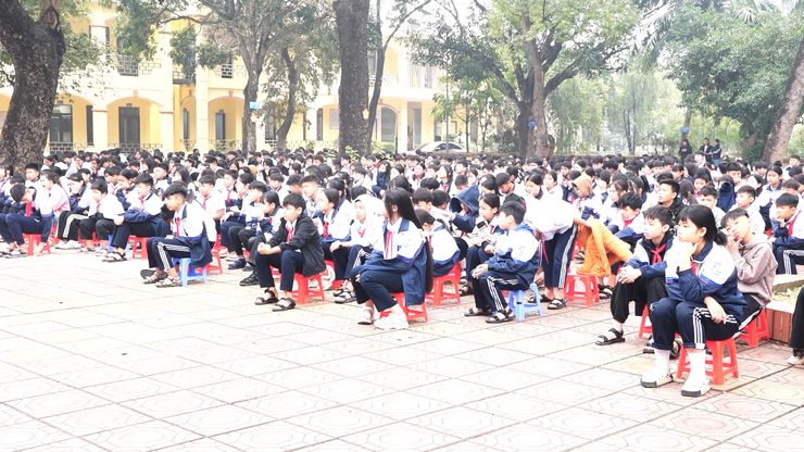 TRẠM Y TẾ XÃ DÂN HÒA PHỐI HỢP VỚI TRƯỜNG THCS HỒNG DƯƠNG TỔ CHỨC TRUYỀN THÔNG NÂNG CAO KIẾN THỨC CHĂM SÓC SỨC KHỎE VỊ THÀNH NIÊN NĂM 2025 - Ảnh 5.