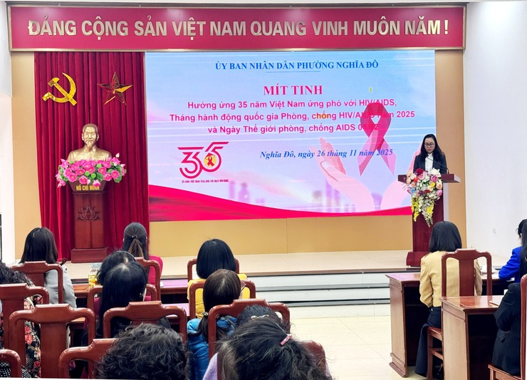 Phường Nghĩa Đô tổ chức mít tinh hưởng ứng 35 năm Việt Nam ứng phó với HIV/AIDS- Ảnh 2.