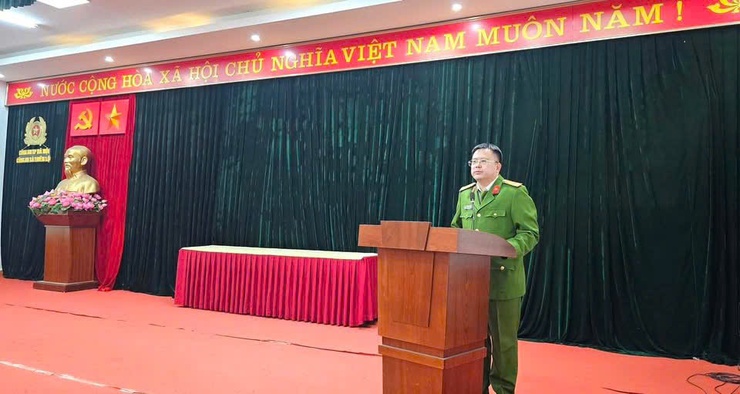 Công an xã Thiên Lộc tổ chức phát động Ủng hộ đồng bào bị ảnh hưởng bởi bão lụt tại miền Trung, Tây Nguyên- Ảnh 1.