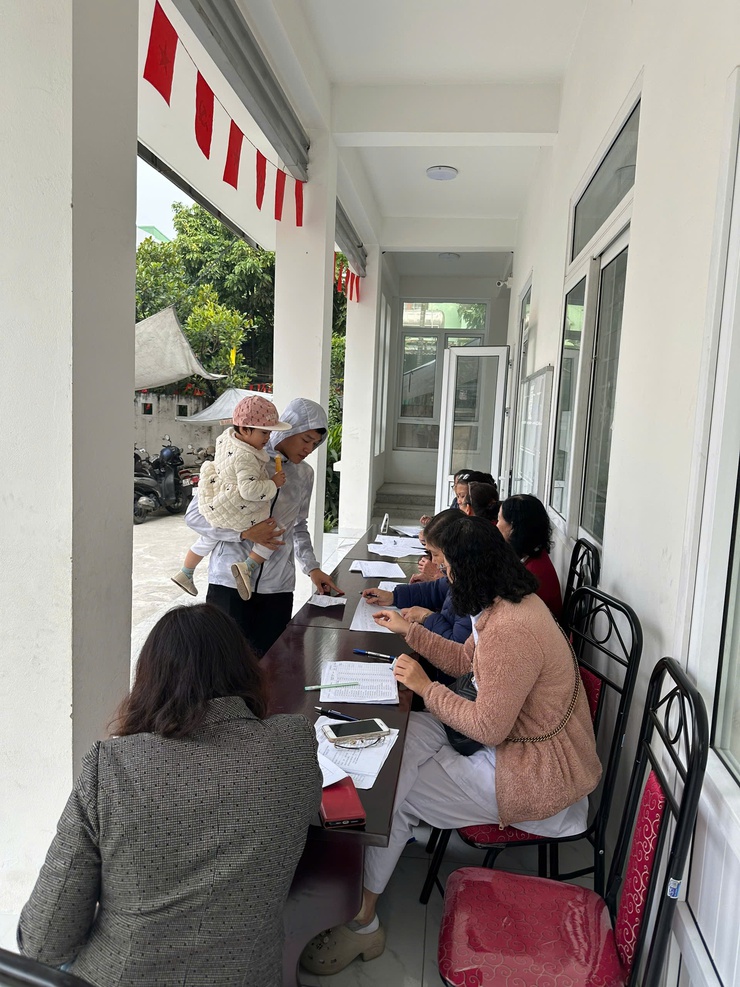 Đồng loạt các điểm uống Vitamin A mở cửa tại phường Xuân Đỉnh- Ảnh 4.