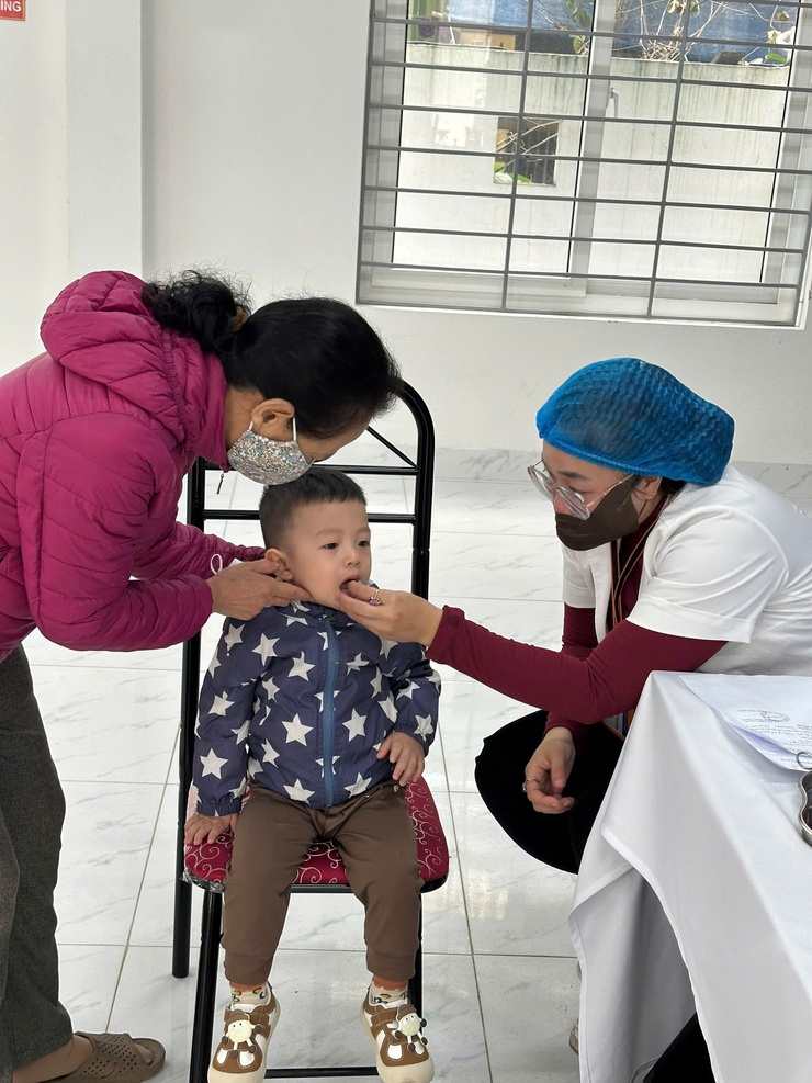 Đồng loạt các điểm uống Vitamin A mở cửa tại phường Xuân Đỉnh- Ảnh 1.