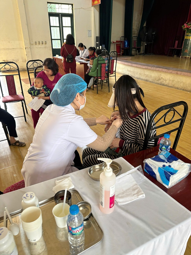 Đồng loạt các điểm uống Vitamin A mở cửa tại phường Xuân Đỉnh- Ảnh 2.