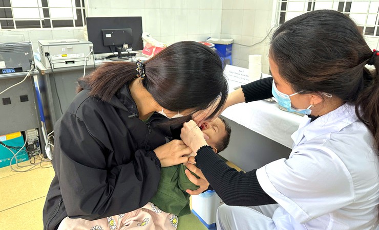 Bát Tràng triển khai chiến dịch bổ sung vitamin A đợt 2 năm 2025- Ảnh 1.