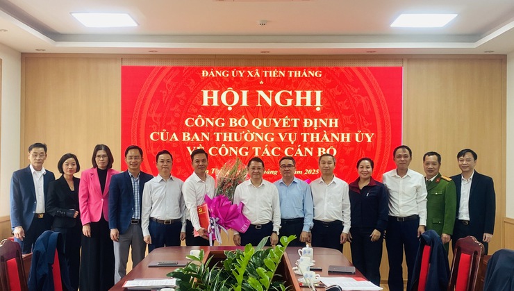 Xã Tiến Thắng công bố và trao quyết định bổ sung Ủy viên Ban Thường vụ Đảng ủy xã, nhiệm kỳ 2025-2030- Ảnh 2.