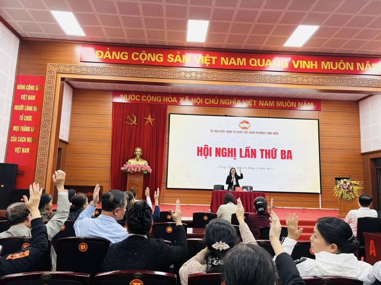 HỘI NGHỊ PHẢN BIỆN XÃ HỘI ĐỐI VỚI DỰ THẢO BÁO CÁO PHÁT TRIỂN KINH TẾ – XÃ HỘI NĂM 2025 VÀ PHƯƠNG HƯỚNG NĂM 2026 PHƯỜNG LONG BIÊN- Ảnh 8.
