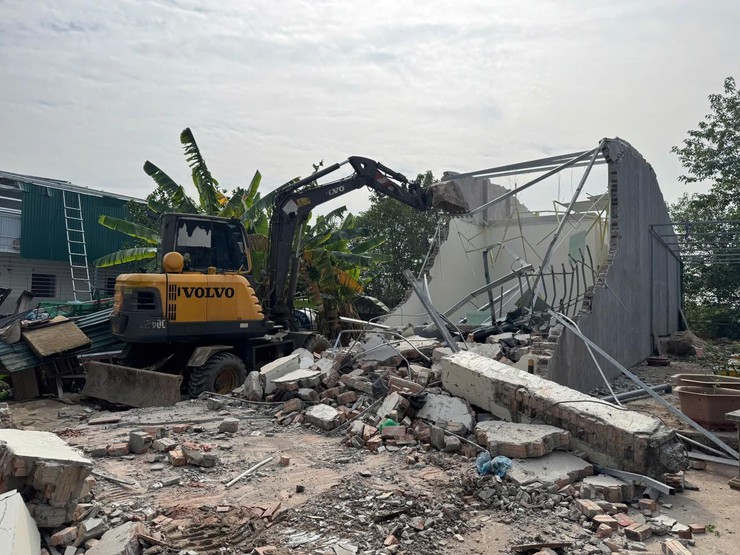 Xã An Khánh: Cưỡng chế tháo dỡ công trình vi phạm trên đất nông nghiệp- Ảnh 4.