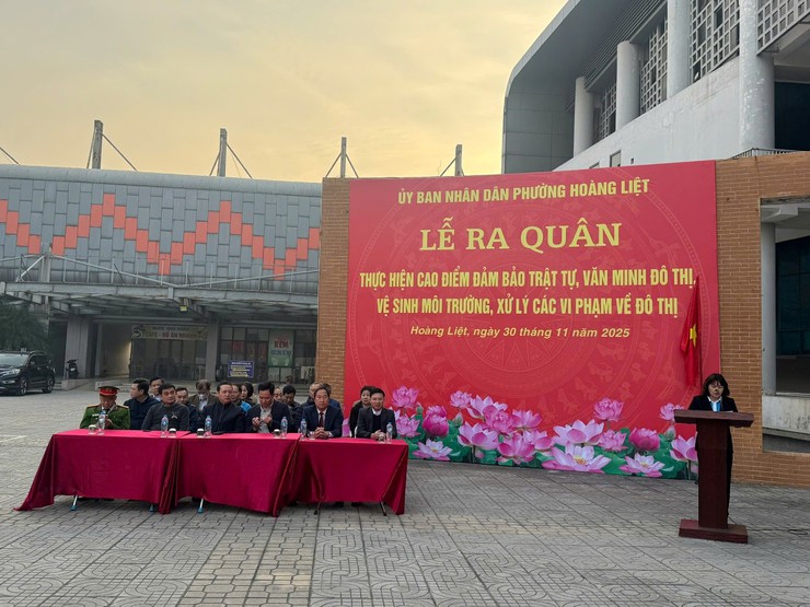 Phường Hoàng Liệt tổ chức Lễ ra quân thực hiện cao điểm đảm bảo trật tự, văn minh đô thị, vệ sinh môi trường, xử lý các vi phạm về đô thị trên địa bàn Phường- Ảnh 2.