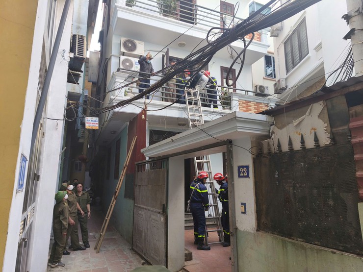 Phường Hoàng Liệt tổ chức thực tập phương án chữa cháy và cứu nạn cứu hộ kết hợp tuyên truyền, phổ biến pháp luật, kiến thức, kỹ năng, hướng dẫn an toàn về PCCC và CNCH tại TDP số 1, 2, 3 - Bằng A- Ảnh 5.