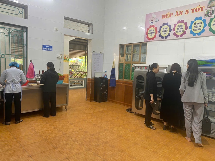UBND XÃ PHÚ XUYÊN TĂNG CƯỜNG CÔNG TÁC KIỂM TRA CÁC CƠ SỞ GIÁO DỤC MẦM NON NGOÀI CÔNG LẬP TRÊN ĐỊA BÀN
- Ảnh 2.
