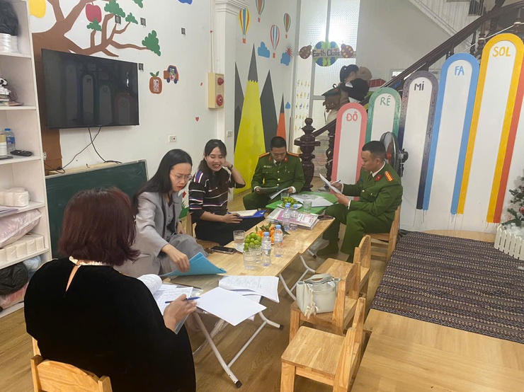 UBND XÃ PHÚ XUYÊN TĂNG CƯỜNG CÔNG TÁC KIỂM TRA CÁC CƠ SỞ GIÁO DỤC MẦM NON NGOÀI CÔNG LẬP TRÊN ĐỊA BÀN
- Ảnh 1.