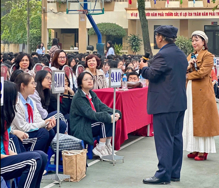 TRƯỜNG THCS ĐỐNG ĐA TỔ CHỨC GIAO LƯU VĂN HỌC HƯỚNG ĐẾN KỈ NIỆM 81 NĂM NGÀY THÀNH LẬP QUÂN ĐỘI NHÂN DÂN VIỆT NAM- Ảnh 3.