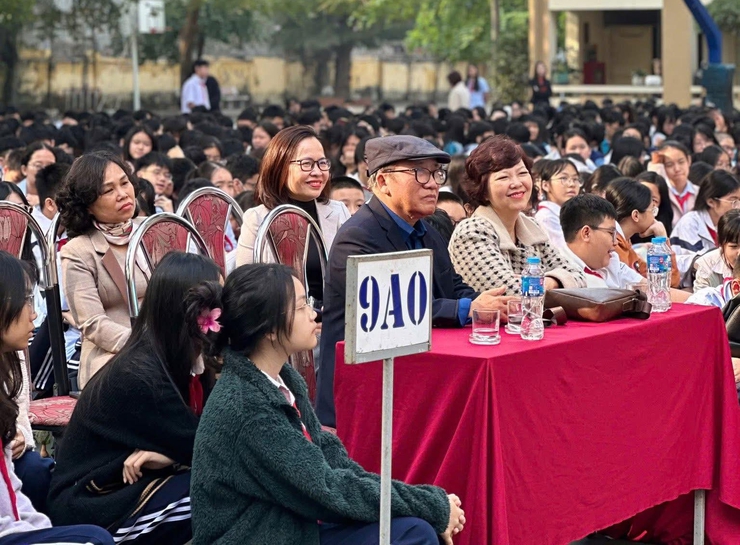 TRƯỜNG THCS ĐỐNG ĐA TỔ CHỨC GIAO LƯU VĂN HỌC HƯỚNG ĐẾN KỈ NIỆM 81 NĂM NGÀY THÀNH LẬP QUÂN ĐỘI NHÂN DÂN VIỆT NAM- Ảnh 2.