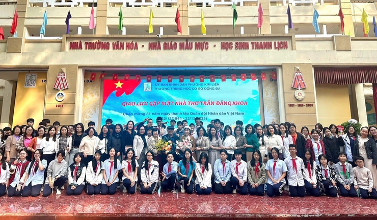 TRƯỜNG THCS ĐỐNG ĐA TỔ CHỨC GIAO LƯU VĂN HỌC HƯỚNG ĐẾN KỈ NIỆM 81 NĂM NGÀY THÀNH LẬP QUÂN ĐỘI NHÂN DÂN VIỆT NAM- Ảnh 6.