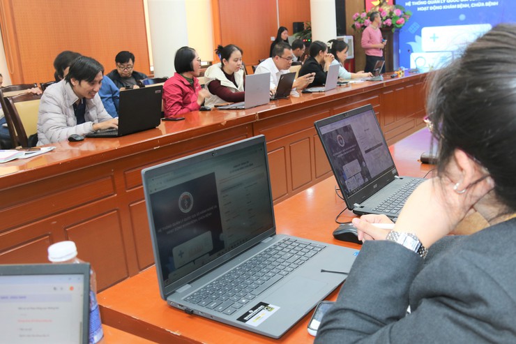 Ngành y tế Hà Nội tăng cường đối thoại về cải cách thủ tục hành chính- Ảnh 1.