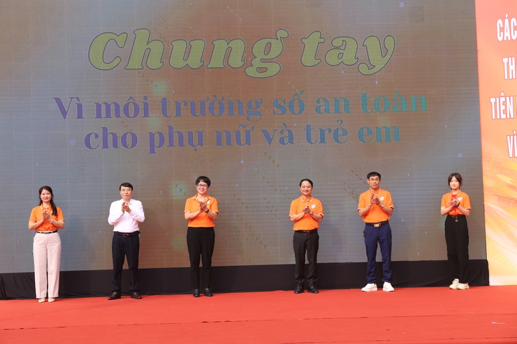 Lan tỏa thông điệp bình đẳng giới và trao gửi yêu thương tại xã Bất Bạt- Ảnh 2.