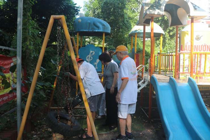 Phường Yên Sở ra quân chiến dịch vệ sinh môi trường – diệt bọ gậy phòng, chống sốt xuất huyết - Ảnh 5.