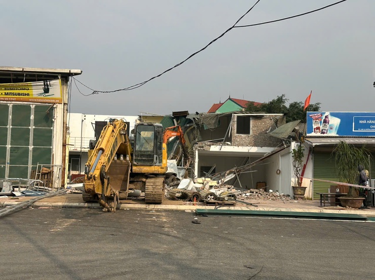 Xã Ngọc Hồi triển khai Kế hoạch cưỡng chế buộc thực hiện biện pháp khắc phục hậu quả đối với các trường hợp vi phạm- Ảnh 5.