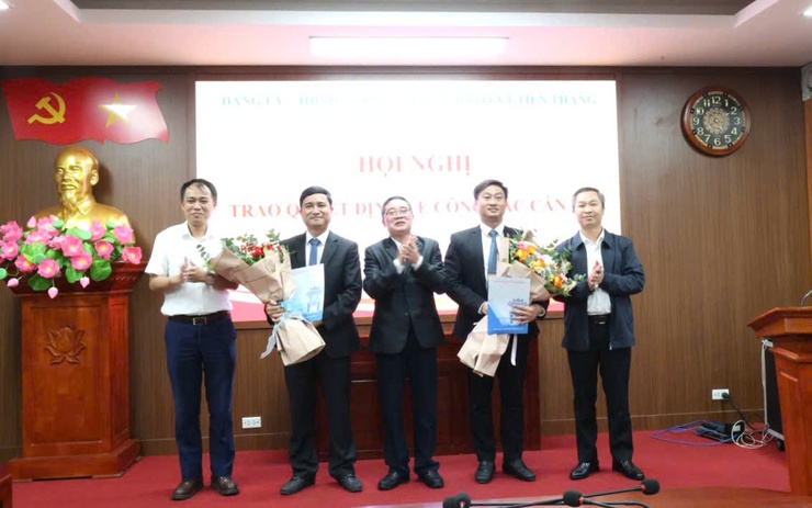 Xã Tiến Thắng trao các quyết định bổ nhiệm cán bộ- Ảnh 1.