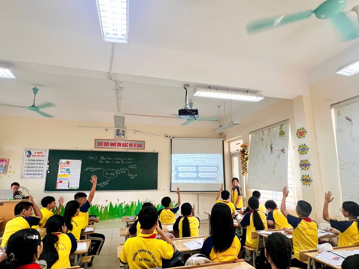 Trường Trung học cơ sở thị trấn Phúc Thọ đẩy mạnh chuyển đổi số, nâng cao hiệu quả quản trị và chất lượng giáo dục- Ảnh 2.