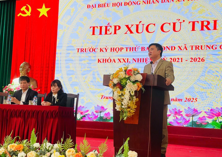 BÍ THƯ ĐẢNG ỦY, CHỦ TỊCH HĐND XÃ TRUNG GIÃ LÊ HỮU MẠNH TIẾP XÚC CỬ TRI TRƯỚC KỲ HỌP THỨ 3- Ảnh 5.