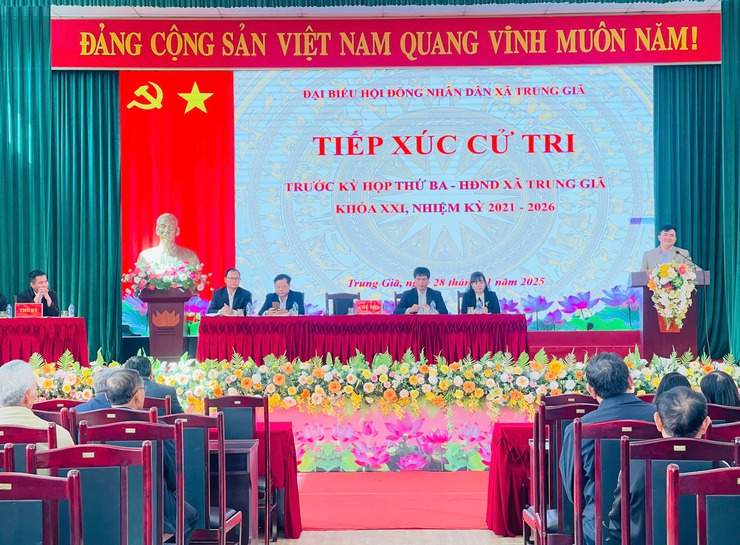 BÍ THƯ ĐẢNG ỦY, CHỦ TỊCH HĐND XÃ TRUNG GIÃ LÊ HỮU MẠNH TIẾP XÚC CỬ TRI TRƯỚC KỲ HỌP THỨ 3- Ảnh 1.