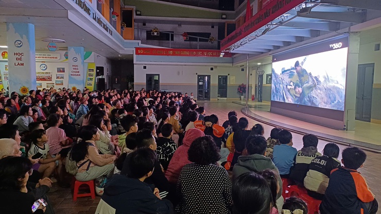 Mưa Đỏ – Ngọn Lửa Tự Hào Dân Tộc Giữa Lòng Ba Đình- Ảnh 2.