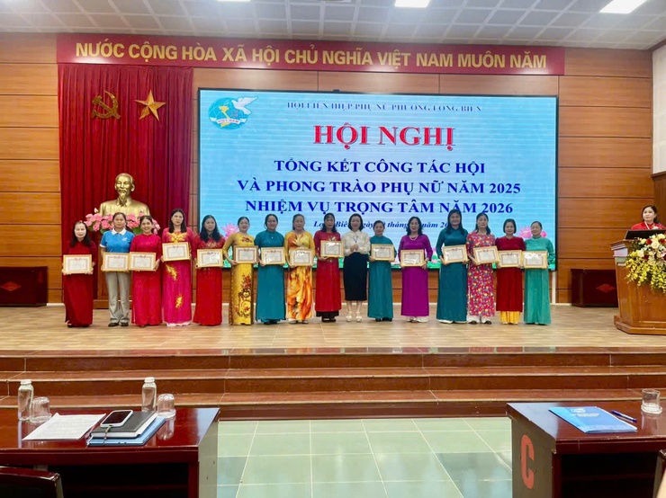 Hội Liên hiệp phụ nữ phường Long Biên tổ chức hội nghị tổng kết công tác Hội và phong trào phụ nữ năm 2025- Ảnh 2.
