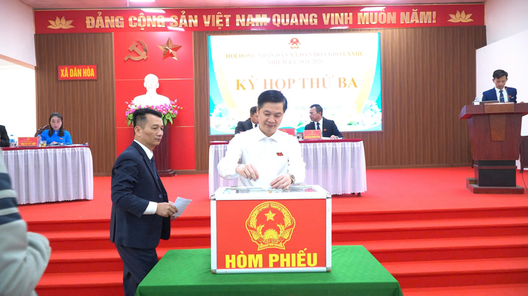 NGÀY LÀM VIỆC THỨ NHẤT KỲ HỌP THỨ BA – HĐND XÃ DÂN HÒA KHÓA XXIII: DÂN CHỦ, TRÁCH NHIỆM, THẲNG THẮN, NHIỀU NỘI DUNG QUAN TRỌNG ĐƯỢC THẢO LUẬN- Ảnh 10.