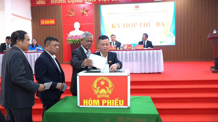 NGÀY LÀM VIỆC THỨ NHẤT KỲ HỌP THỨ BA – HĐND XÃ DÂN HÒA KHÓA XXIII: DÂN CHỦ, TRÁCH NHIỆM, THẲNG THẮN, NHIỀU NỘI DUNG QUAN TRỌNG ĐƯỢC THẢO LUẬN- Ảnh 12.