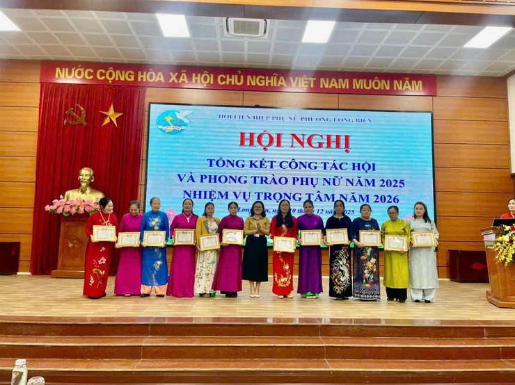 Hội Liên hiệp phụ nữ phường Long Biên tổ chức hội nghị tổng kết công tác Hội và phong trào phụ nữ năm 2025- Ảnh 3.