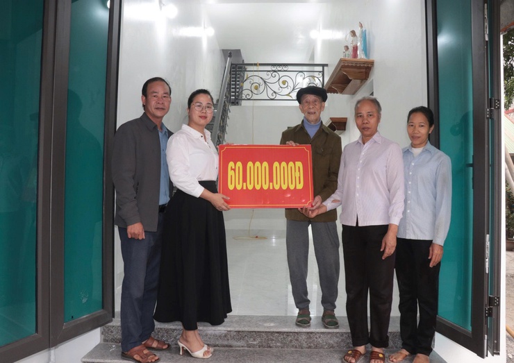 XÃ MỸ ĐỨC TRIỂN KHAI HỖ TRỢ 390 TRIỆU ĐỒNG XÂY, SỬA NHÀ CHO NGƯỜI CÓ CÔNG ĐỢT II - NĂM 2025- Ảnh 1.