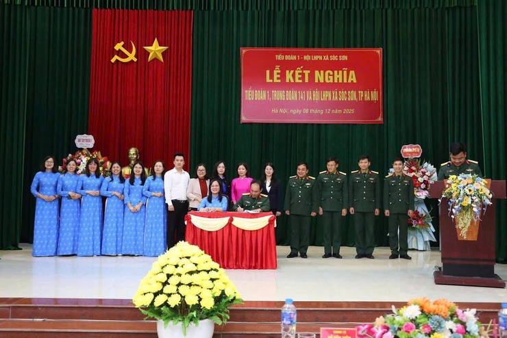 LỄ KẾT NGHĨA GIỮA TIỂU ĐOÀN 1 (TRUNG ĐOÀN 141, SƯ ĐOÀN 312) VÀ HỘI LIÊN HIỆP PHỤ NỮ XÃ SÓC SƠN.- Ảnh 2.