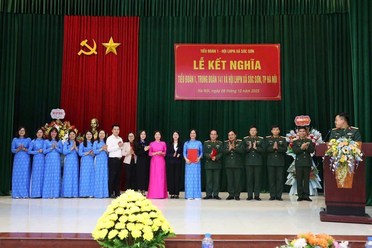 LỄ KẾT NGHĨA GIỮA TIỂU ĐOÀN 1 (TRUNG ĐOÀN 141, SƯ ĐOÀN 312) VÀ HỘI LIÊN HIỆP PHỤ NỮ XÃ SÓC SƠN.- Ảnh 1.